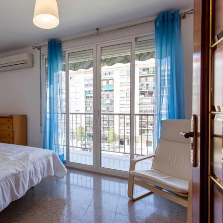 Rent this 6 bed room on Avinguda d'Ausiàs March in 46006 Valencia, Spain