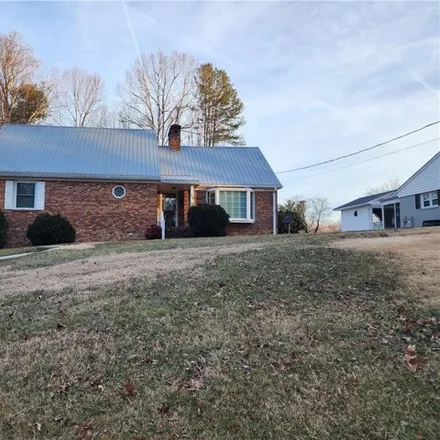 Rent this 3 bed house on 226 Wrenn Avenue in Mount Airy, NC 27030