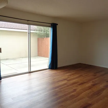 Image 2 - 8141 Foxhall Drive, Huntington Beach, CA 92646, USA - Townhouse for rent