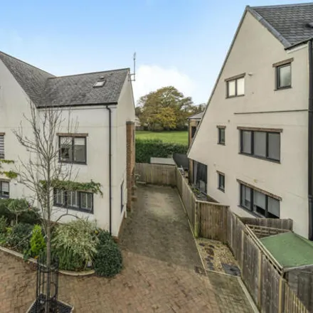 Buy this 3 bed townhouse on unnamed road in Wrecclesham, GU9 8FL