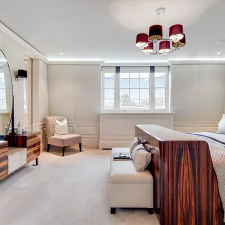 Rent this 3 bed apartment on 100 Eaton Place in London, SW1X 8LP