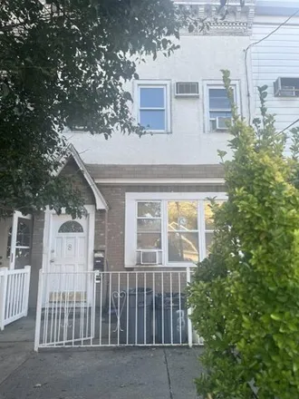 Image 2 - 12 East 33rd Street, Bayonne, NJ 07002, USA - House for sale