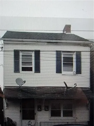 Buy this studio house on 833 Pratt Street in Allentown, PA 18102