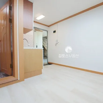Rent this studio apartment on 서울특별시 관악구 봉천동 1604-2
