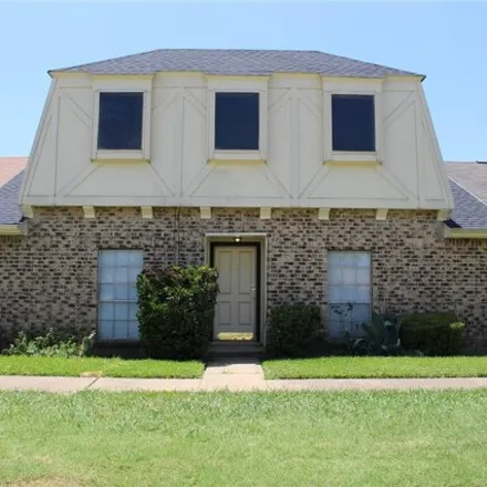 Image 1 - Mountain Creek Court West, Grand Prairie, TX 75051, USA - Townhouse for rent