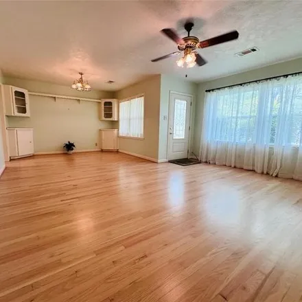 Image 3 - 675 East Tom Green Street, Brenham, TX 77833, USA - House for rent