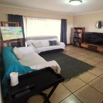 Rent this 1 bed townhouse on Van Laun Crescent in Fichardtpark, Bloemfontein