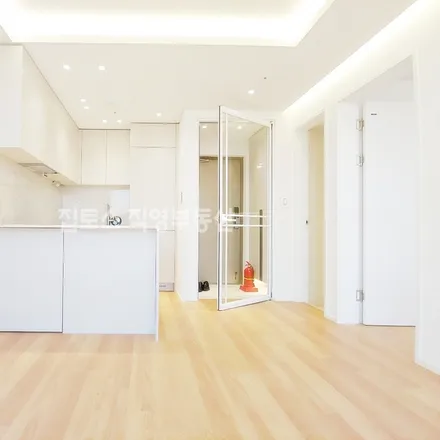 Rent this 2 bed apartment on 서울특별시 강남구 논현동 172-1