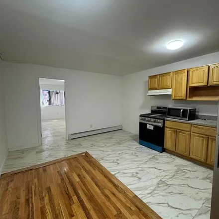 Rent this 3 bed apartment on 1049 East 226th Street in New York, NY 10466