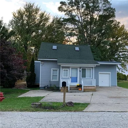 Buy this 2 bed house on 1003 Midway Boulevard in Shoreland, Lake County