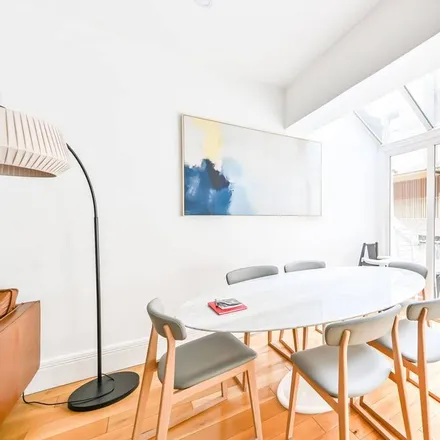 Rent this 4 bed townhouse on 21 Saint Michael's Street in London, W2 1RB
