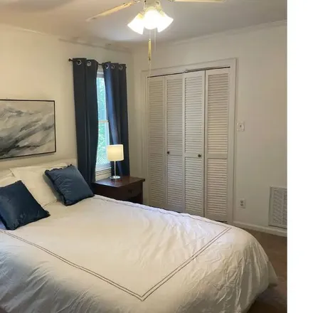Rent this 2 bed apartment on Savannah