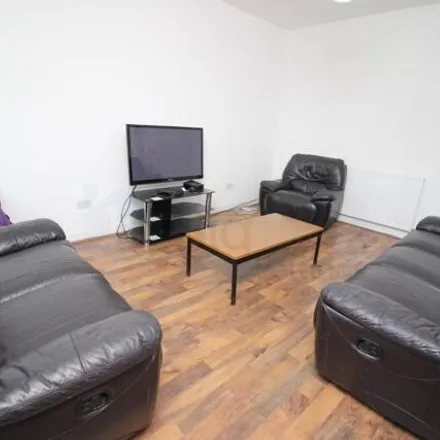 Rent this 5 bed townhouse on 83 Cardigan Lane in Leeds, LS4 2LN