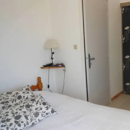 Rent this 3 bed duplex on Marseillan-Plage in Rue de l'Ancienne École, 34340 Marseillan Plage