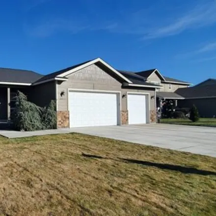 Buy this 3 bed house on 2037 South 55th Avenue in Yakima, WA 98903