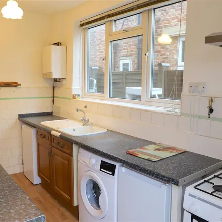 Rent this 3 bed duplex on Edison Primary School in 207-211 Vicarage Farm Road, London