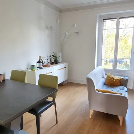 Rent this 3 bed apartment on 4 Quai des Carrières in 94220 Charenton-le-Pont, France
