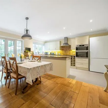 Image 7 - Crowthorne Road, Crowthorne, RG45 7PW, United Kingdom - House for sale