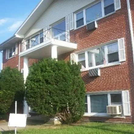 Rent this 2 bed condo on 43rd Street in Lyons, IL 60534