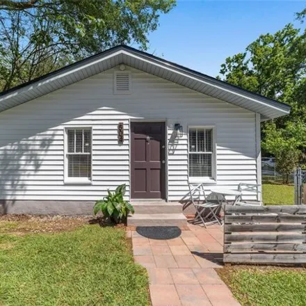 Buy this 3 bed house on 2516 Northwest 8th Street in Gainesville, FL 32609