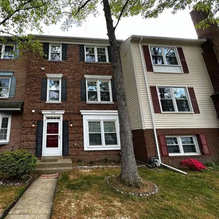 Rent this 3 bed townhouse on 7901 Revenna Lane in Rollingwood, Newington