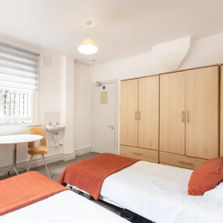 Image 5 - Bed Station Earls Court Road, 270 Earl's Court Road, London, SW5 9RF, United Kingdom - Room for rent