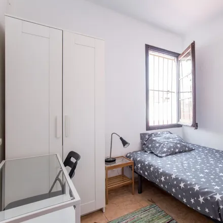 Rent this 2 bed room on Carrer de Lancaster in 12, 08001 Barcelona