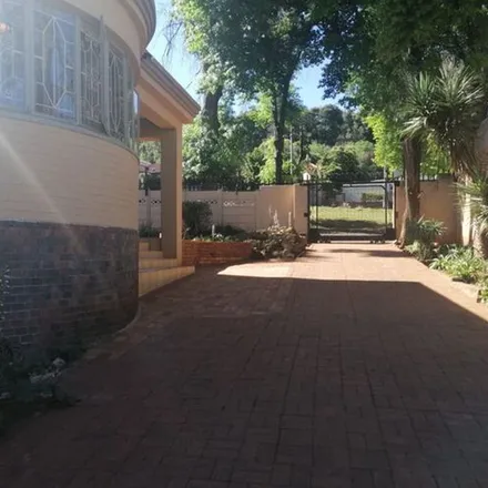 Rent this 3 bed apartment on Glanville Avenue in Cyrildene, Johannesburg