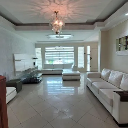 Buy this 4 bed house on Rua Ernesto Soares Filho in Bairro dos Casa, São Bernardo do Campo - SP