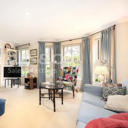 Image 5 - Milton Road, London, NW7 4AX, United Kingdom - Townhouse for sale