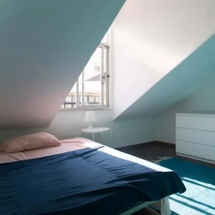 Rent this 6 bed room on Calçada da Tapada 125 in 1349-049 Lisbon, Portugal