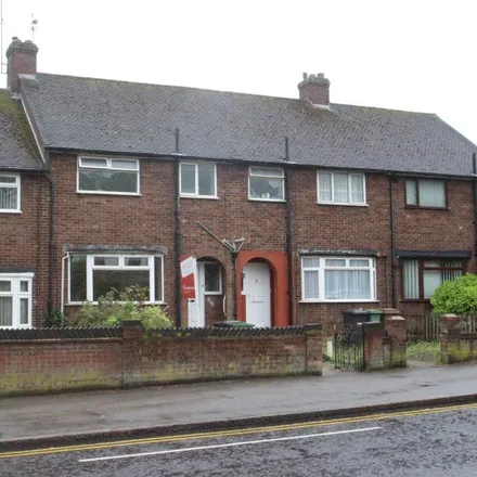 Rent this 3 bed townhouse on Vogue Dentalcare in Crawley Green Road, Luton