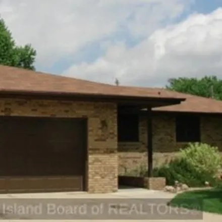 Buy this 3 bed house on 4230 Spur Lane in Grand Island, NE 68803