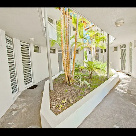 Image 4 - Weemala Street, Surfers Paradise QLD 4217, Australia - Apartment for rent