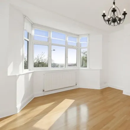 Rent this 2 bed apartment on unnamed road in London, N2 0TA