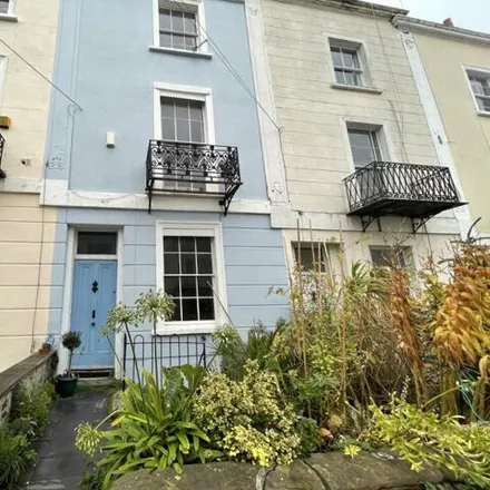 Rent this 6 bed townhouse on 31 Southleigh Road in Bristol, BS8 2BJ
