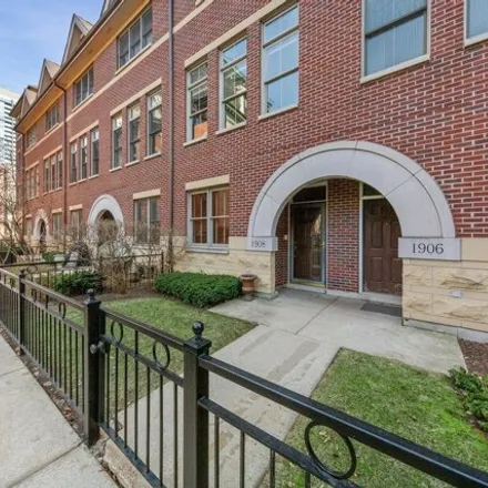 Image 1 - 1906 South Prairie Avenue, Chicago, IL 60605, USA - House for rent
