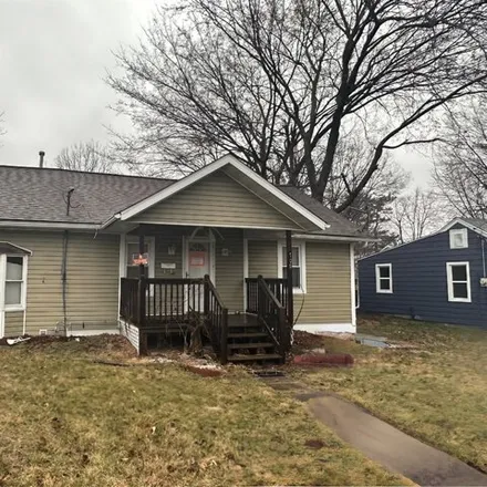 Buy this 2 bed house on 786 Lincoln Avenue in Jerseyville, IL 62052