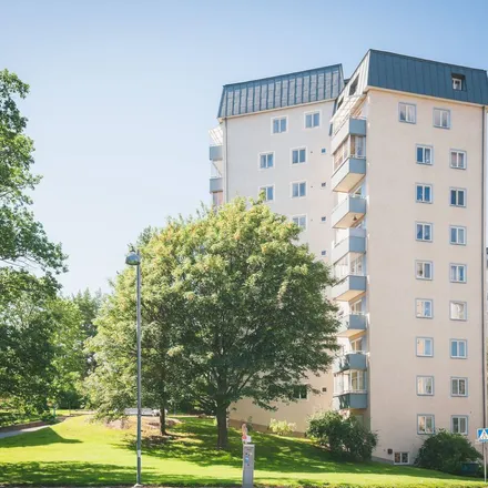 Rent this 3 bed apartment on Bergdalen 5 in 172 40 Sundbybergs kommun, Sweden