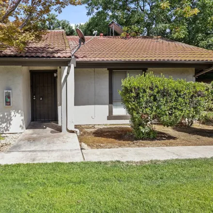 Image 2 - 303 West Sierra Avenue, Fresno, CA 93704, USA - House for sale