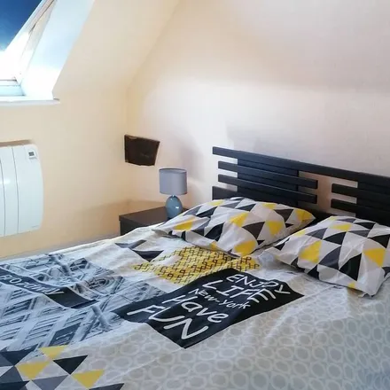 Rent this 5 bed townhouse on 29250 Saint-Pol-de-Léon