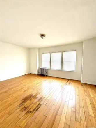 Image 3 - 259-23 Francis Lewis Boulevard, New York, NY 11422, USA - Apartment for rent