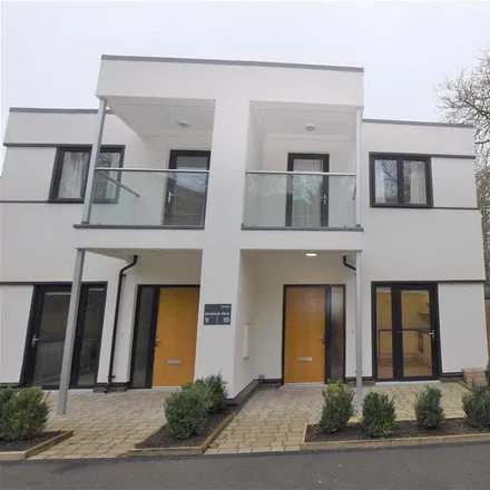 Rent this 3 bed duplex on Broadoaks Place in 5 Upper Redlands Road, Reading