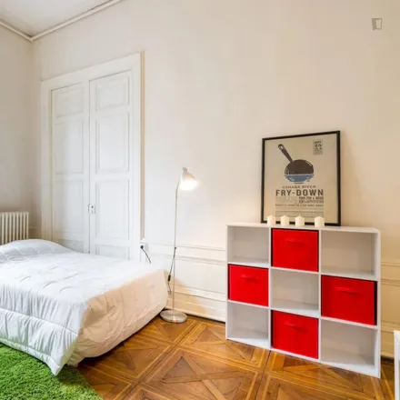 Rent this 6 bed room on 13 Rue Vaubecour in 69002 Lyon 2e Arrondissement, France