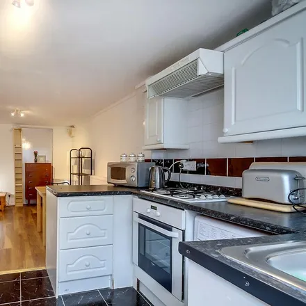 Rent this studio apartment on Oriental Food in 126 Junction Road, London