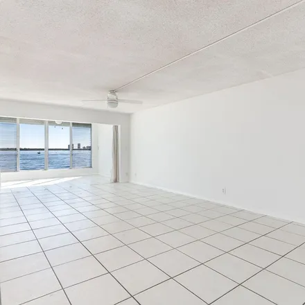 Image 2 - 56 Yacht Club Drive, North Palm Beach, FL 33408, USA - Apartment for rent