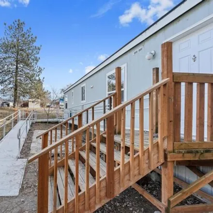 Buy this studio apartment on 964 Lakeview Drive in Kettle Falls, Stevens County
