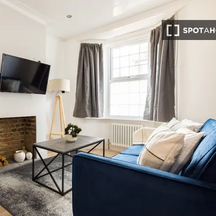 Rent this 3 bed apartment on 46 Vicarage Road in London, E15 4HD