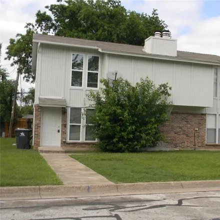 Buy this 6 bed house on 574 East Norwood Circle in Arlington, TX 76013