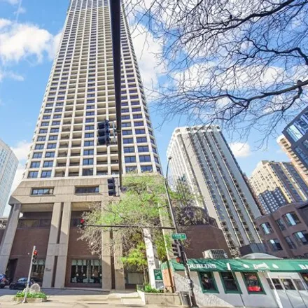 Rent this 3 bed condo on Newberry Plaza in 1030 North State Street, Chicago